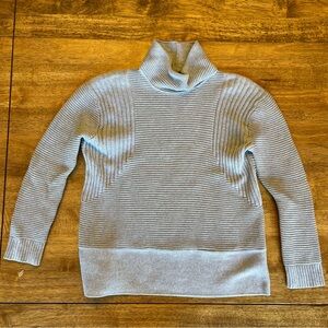 Vince Camuto gray mock neck knit long sleeve sweater. Size Medium 100% Cotton